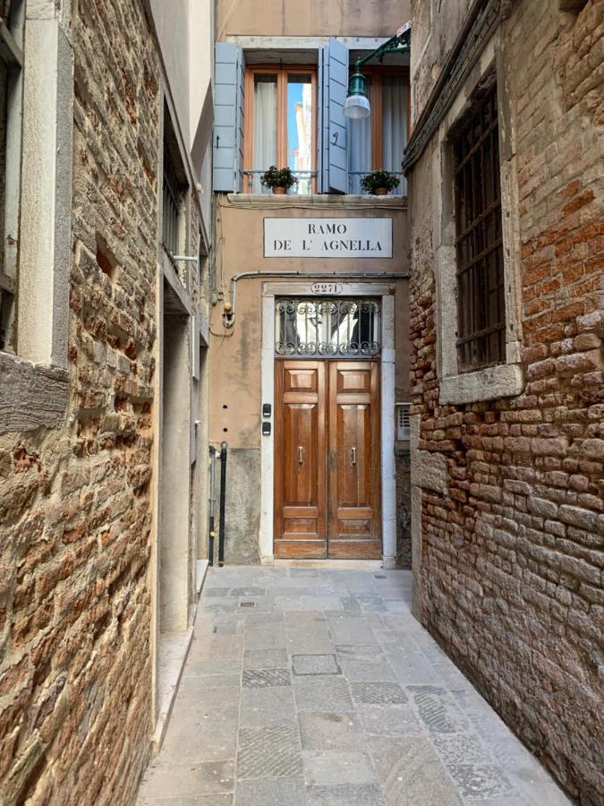 Regina - Romantic Studio Near Rialto Венеция Экстерьер фото